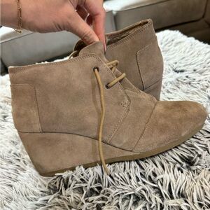 Toms Women's Beige Suede Ankle Booties